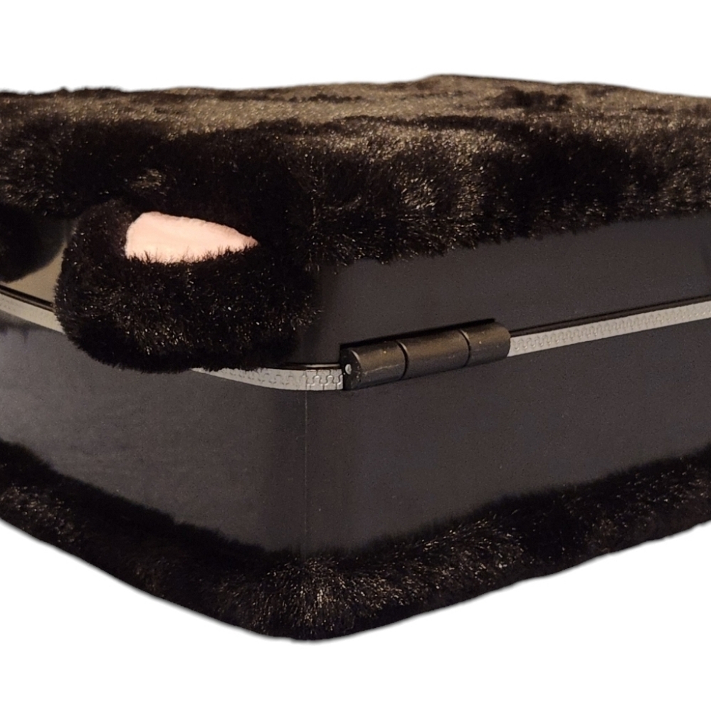 Chic Plush Cat Bag - Picture 9 of 14